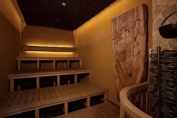 北海道「登別グランドホテル」、7月19日より「熊サウナ」オープン　熊が冬眠する穴倉をテーマにぬくぬくサウナを提供