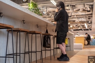 夏の職場、男性の「ハーフパンツ勤務」は賛否が拮抗　オフィスハーフパンツの容認条件は「すね毛なし」