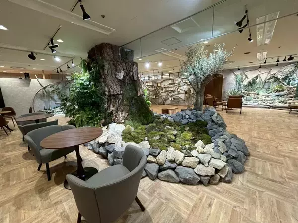 愛知県・豊田市駅前に図書館とカフェを融合した「café Earth+h.l」が6月1日オープン　屋内ガーデン空間を提供