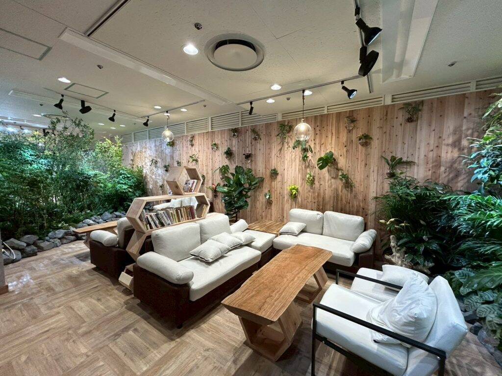 愛知県・豊田市駅前に図書館とカフェを融合した「café Earth+h.l」が6月1日オープン　屋内ガーデン空間を提供
