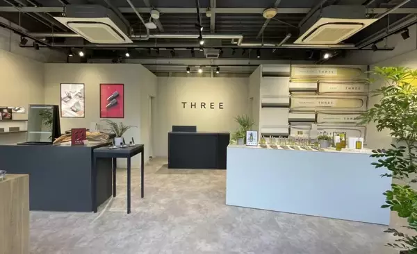 THREE、初の常設アウトレット店を御殿場プレミアム・アウトレットに10月4日オープン