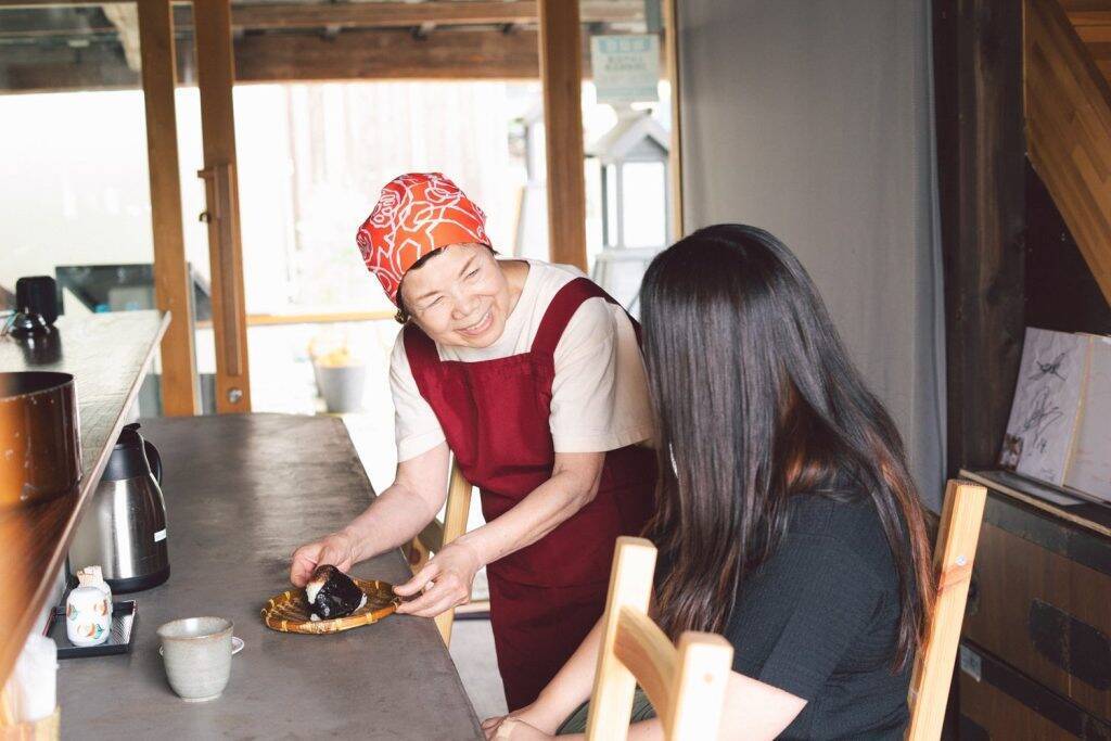 岩手県盛岡市にシニアが主役の「おむすび食堂」が登場　「あおやま 街仲食堂 by ジーバーFOOD」11月17日オープン