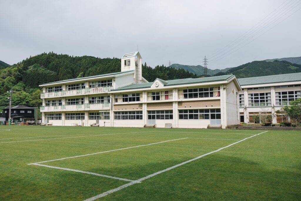 静岡市の旧小学校跡地を活用した複合施設「オクシズパーク」が7月25日グランドオープン　カフェや宿泊施設などを整備
