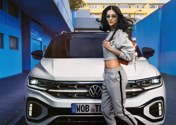 フォルクスワーゲン、クロスオーバーSUVの新型「T-Roc（ティーロック）」販売開始　全5グレード展開