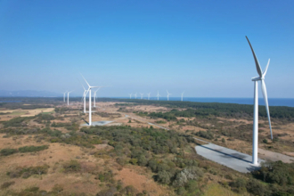 青森県・六ヶ所村で「むつ小川原風力発電所」が商業運転を開始　一般家庭約4.6万世帯分の電力を供給
