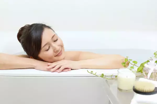 毎日お風呂に入る人は、シャワーだけの人より1.4倍「幸福度」が高い