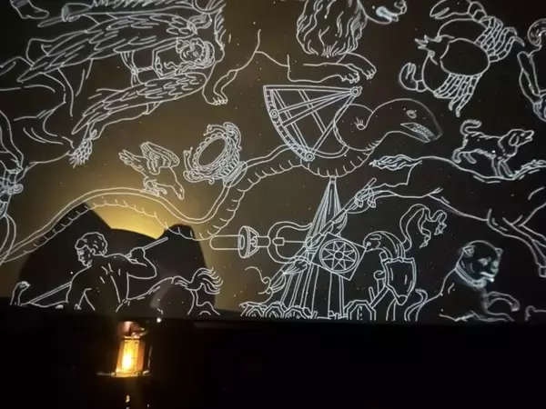 「28歳と100歳のタッグ　プラネタリウムに蘇る手巻き蓄音器の音」の画像