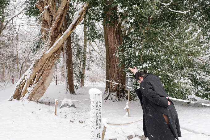 潜在能力を強化する！？　2体1組の強運お守りを授ける、伊佐須美神社にてランパンプスが合格祈願！