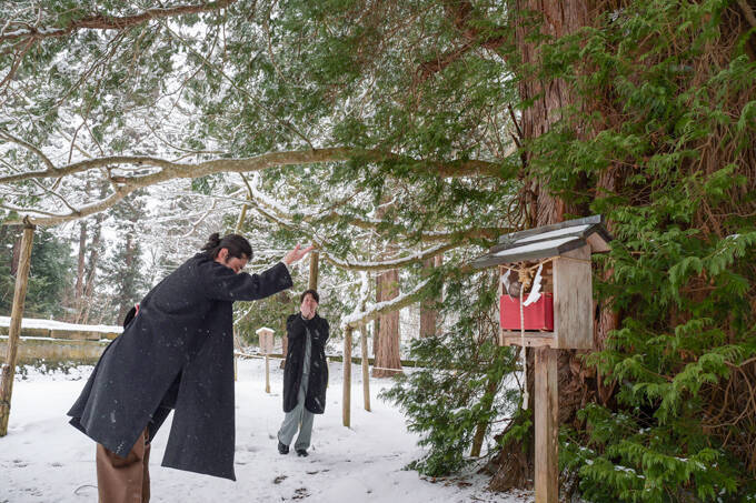 潜在能力を強化する！？　2体1組の強運お守りを授ける、伊佐須美神社にてランパンプスが合格祈願！