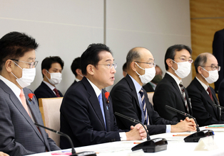「2類扱いの見直しが先」　政府発表の新型コロナ・インフル同時流行時の対策案に辛坊治郎が指摘