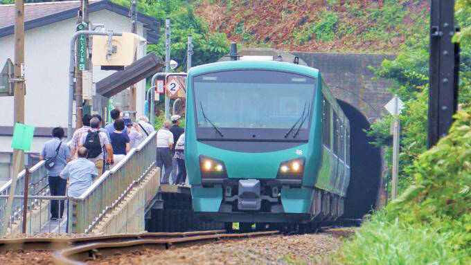 人気のローカル線・五能線「リゾートしらかみ」25周年！　記念駅弁も登場