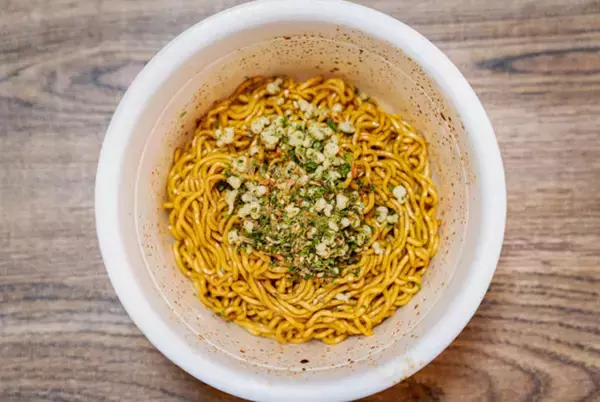 『日清焼そばU.F.O.』の由来は、「容器が円盤型だから」ではない？