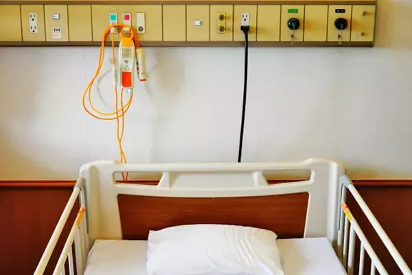 オミクロン株　～重症者が少ないのに死亡者数が多いのはなぜか