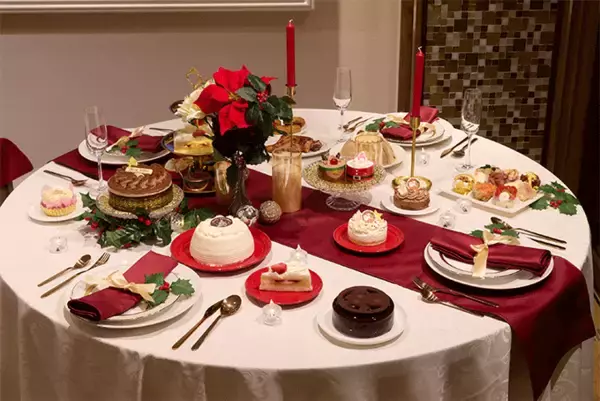 「パーティーから少人数まで、クリスマスケーキやオードブルが揃う！セブン-イレブンが提案する、今年のクリスマスの楽しみ方！」の画像