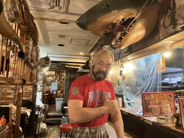 「元プロレスラー”ミスターデンジャー”が経営するステーキハウス」の画像