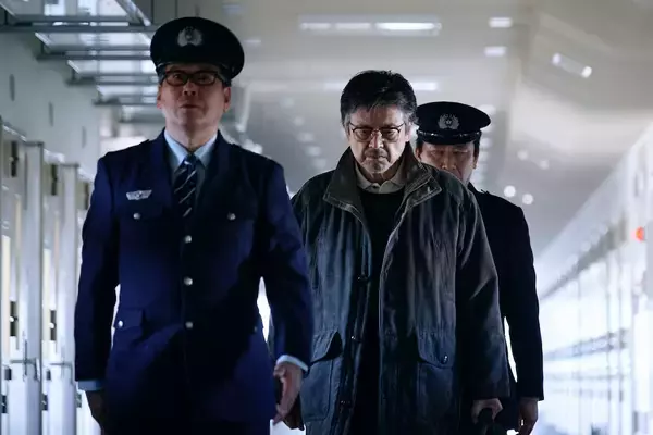 「『白鳥とコウモリ』松村北斗×今田美桜、東野圭吾さんの新たな傑作を完全映画化」の画像