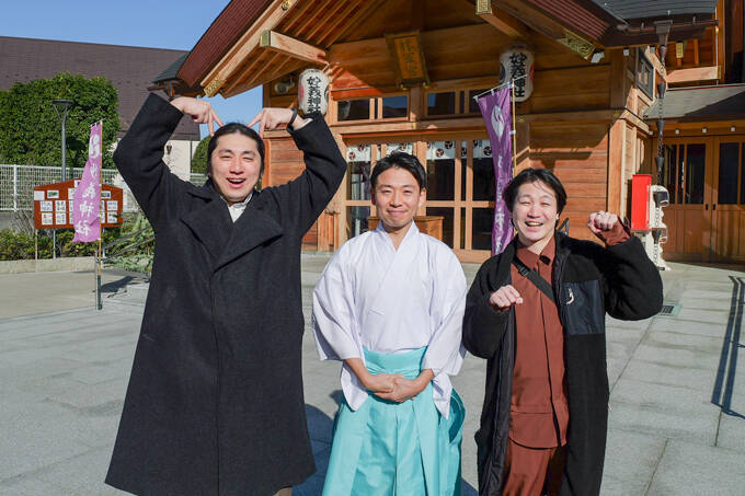 黒猫が導く必勝の神社！？　猫神社とも呼ばれる妙義神社にてランパンプスが合格祈願！