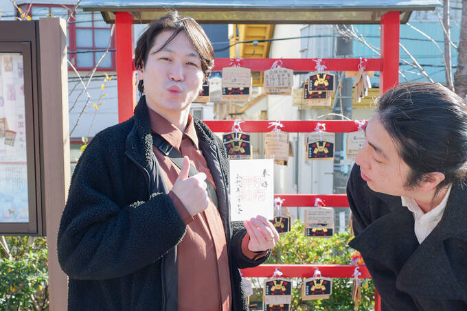黒猫が導く必勝の神社！？　猫神社とも呼ばれる妙義神社にてランパンプスが合格祈願！