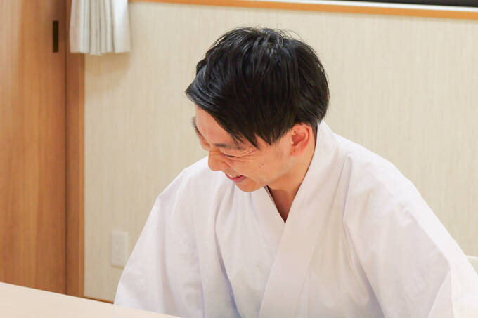 黒猫が導く必勝の神社！？　猫神社とも呼ばれる妙義神社にてランパンプスが合格祈願！