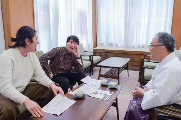「見た目は7社、中身は56神！？　祈りの集積地、静岡浅間神社でランパンプスが合格祈願！」の画像