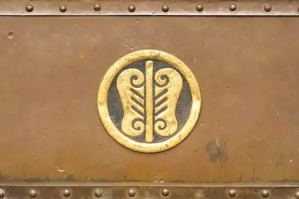 「見た目は7社、中身は56神！？　祈りの集積地、静岡浅間神社でランパンプスが合格祈願！」の画像