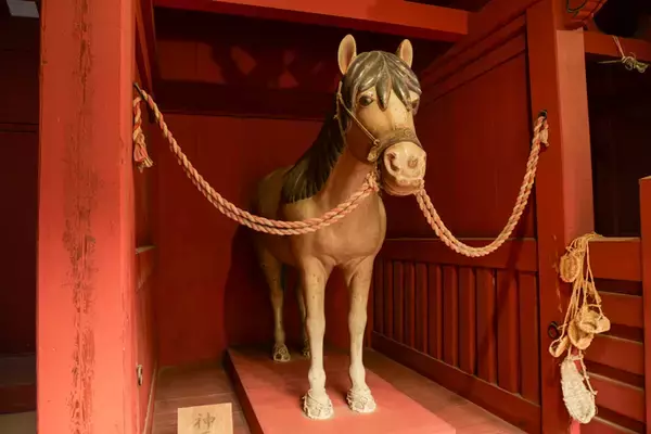 「見た目は7社、中身は56神！？　祈りの集積地、静岡浅間神社でランパンプスが合格祈願！」の画像