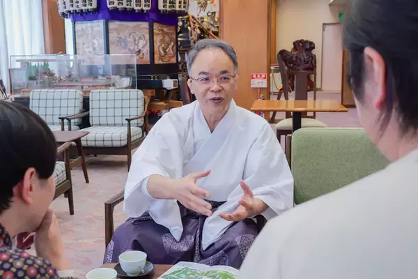 「見た目は7社、中身は56神！？　祈りの集積地、静岡浅間神社でランパンプスが合格祈願！」の画像