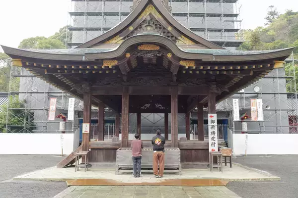「見た目は7社、中身は56神！？　祈りの集積地、静岡浅間神社でランパンプスが合格祈願！」の画像