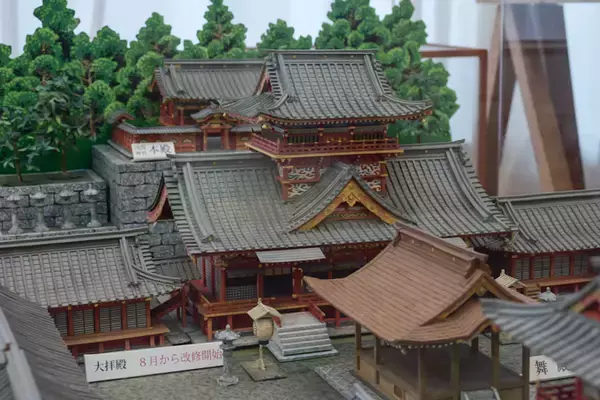 「見た目は7社、中身は56神！？　祈りの集積地、静岡浅間神社でランパンプスが合格祈願！」の画像