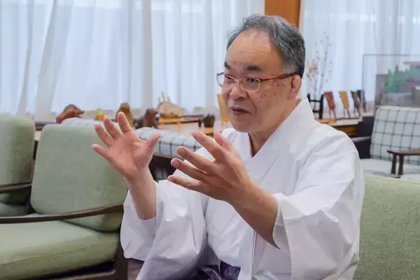 「見た目は7社、中身は56神！？　祈りの集積地、静岡浅間神社でランパンプスが合格祈願！」の画像