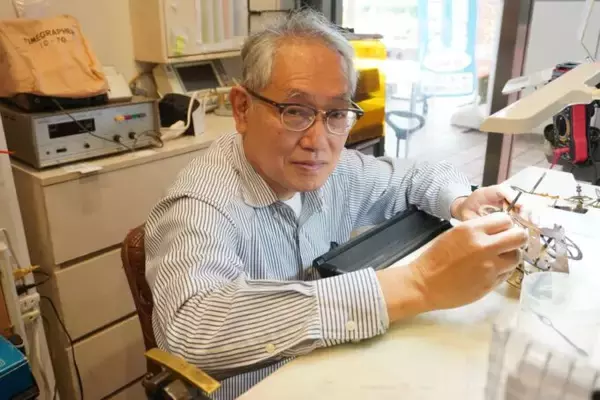 止まった時計に、また命を。関西から茨城へ移り住んだ68歳が紡ぐ時間