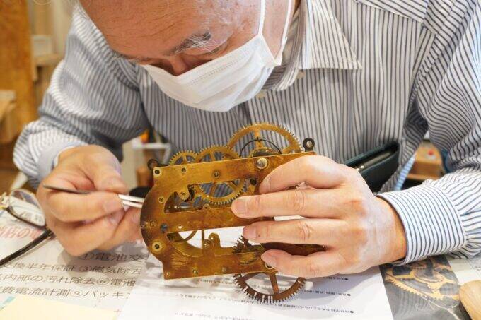 止まった時計に、また命を。関西から茨城へ移り住んだ68歳が紡ぐ時間