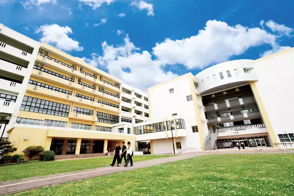 「東京から沖縄の大学へ！？　沖縄で歴史を学ぶ沖縄国際大学の学生にランパンプスがインタビュー！」の画像