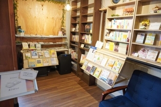 朝ごはん屋の2階で本屋を始めた女性。熊本地震から10年、夢が実った理由