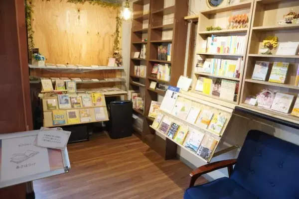 朝ごはん屋の2階で本屋を始めた女性。熊本地震から10年、夢が実った理由
