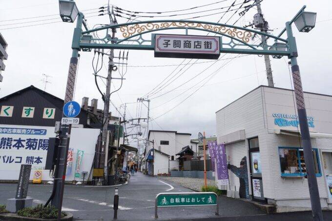 朝ごはん屋の2階で本屋を始めた女性。熊本地震から10年、夢が実った理由