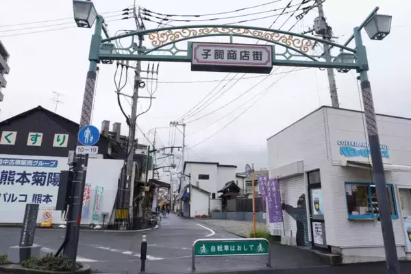 「朝ごはん屋の2階で本屋を始めた女性。熊本地震から10年、夢が実った理由」の画像