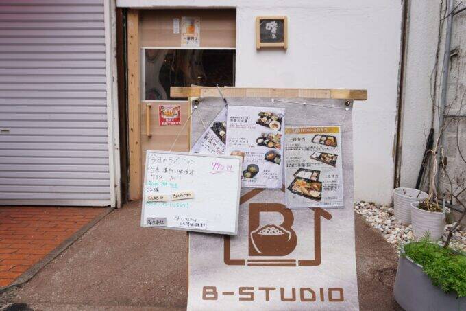 朝ごはん屋の2階で本屋を始めた女性。熊本地震から10年、夢が実った理由