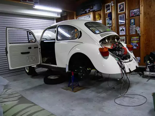 「「クラシックカーを電気自動車に」　車を愛するグループ「SCCC」の活動」の画像