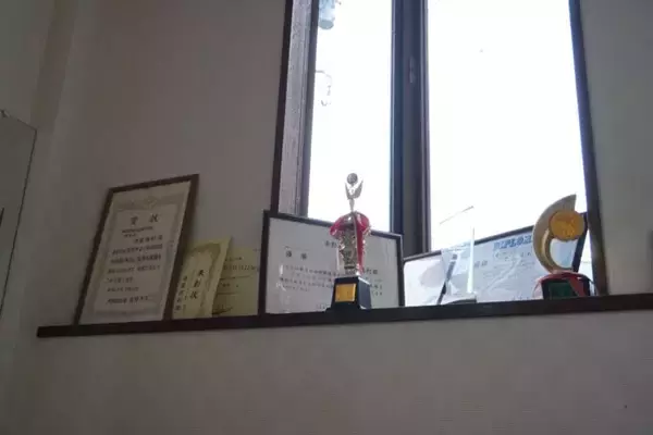 「後継者に悩む東京の理容店を活用　父との約束を果たすため理容師になった男性」の画像