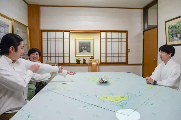 「「小さいおじさん」の正体とは！？　東京のへそ・大宮八幡宮にてランパンプスが合格祈願！」の画像