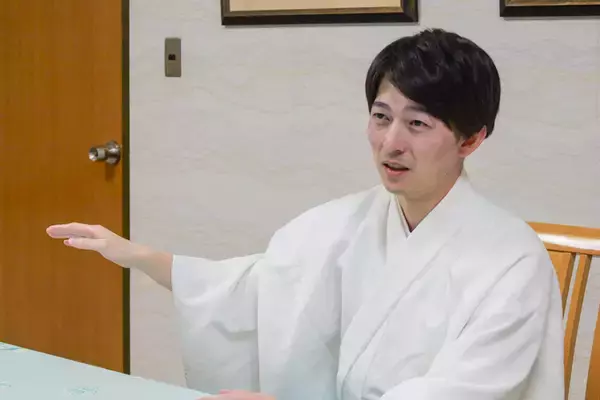 「「小さいおじさん」の正体とは！？　東京のへそ・大宮八幡宮にてランパンプスが合格祈願！」の画像