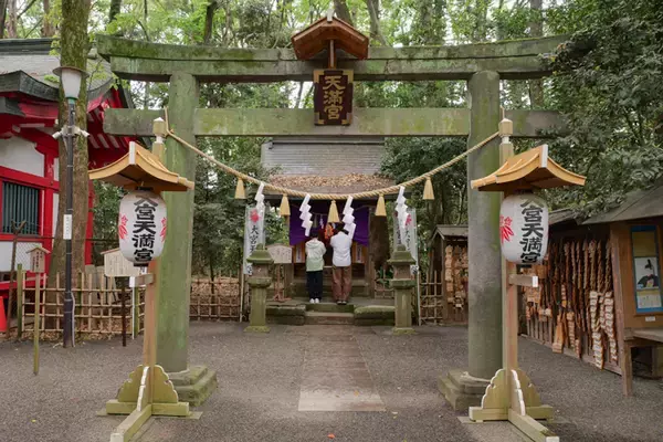 「「小さいおじさん」の正体とは！？　東京のへそ・大宮八幡宮にてランパンプスが合格祈願！」の画像