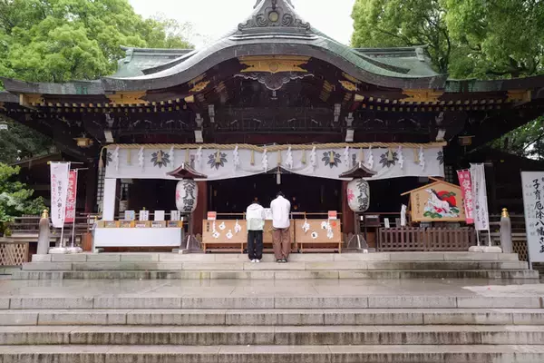 「「小さいおじさん」の正体とは！？　東京のへそ・大宮八幡宮にてランパンプスが合格祈願！」の画像