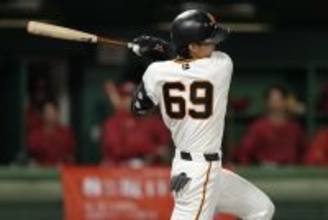 打って、守って巨人・平山功太　山本昌氏「ハッスルプレーがチームに力を与えている」