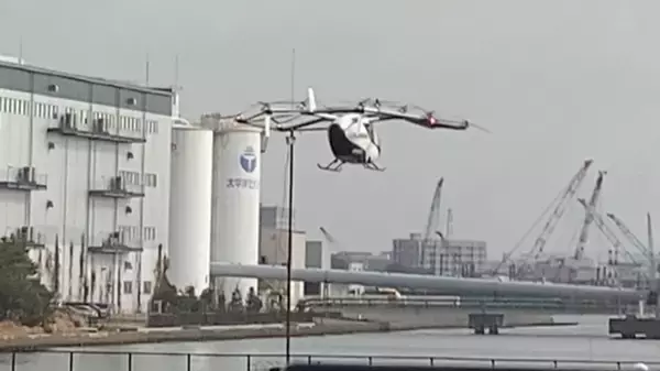 「「空飛ぶクルマ」デモ飛行で思い出した国民的漫画のワンシーン」の画像