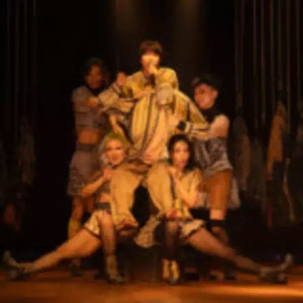 「小沢道成渾身の新作『The Closet Revue』開幕！　ザ・スズナリで一ヶ月のロングランに挑む」の画像