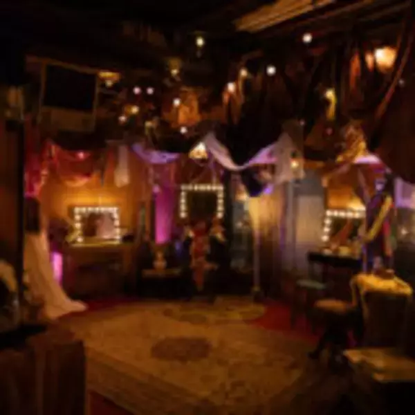 「小沢道成渾身の新作『The Closet Revue』開幕！　ザ・スズナリで一ヶ月のロングランに挑む」の画像