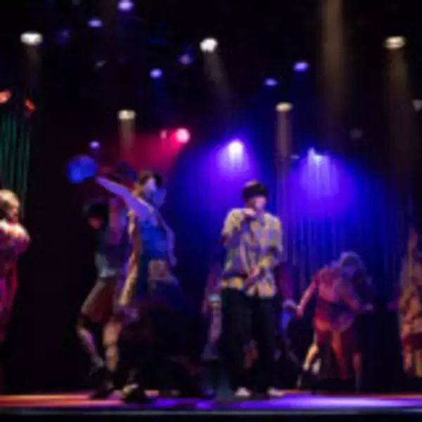 「小沢道成渾身の新作『The Closet Revue』開幕！　ザ・スズナリで一ヶ月のロングランに挑む」の画像