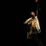 小沢道成渾身の新作『The Closet Revue』開幕！　ザ・スズナリで一ヶ月のロングランに挑む